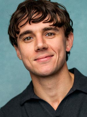 Кэлам Линч в роли Эй Джейя